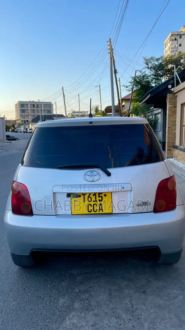 Toyota IST 2004 Silver