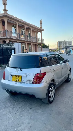 Toyota IST 2004 Silver