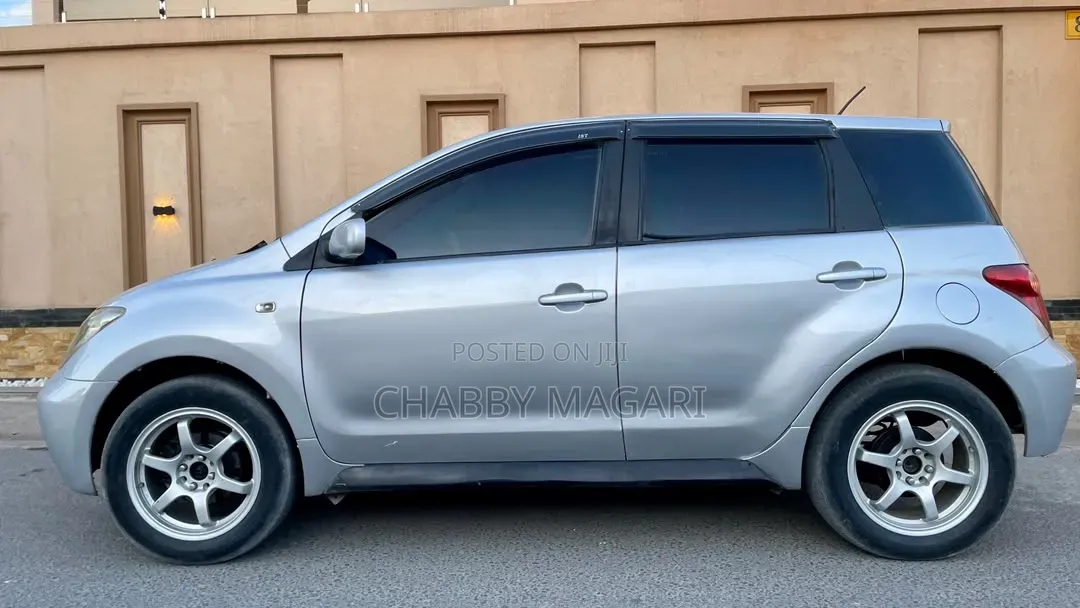 Toyota IST 2004 Silver