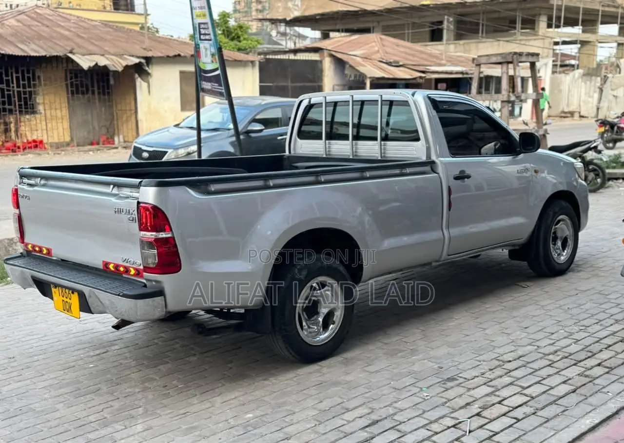 Toyota Hilux 2011 Silver
