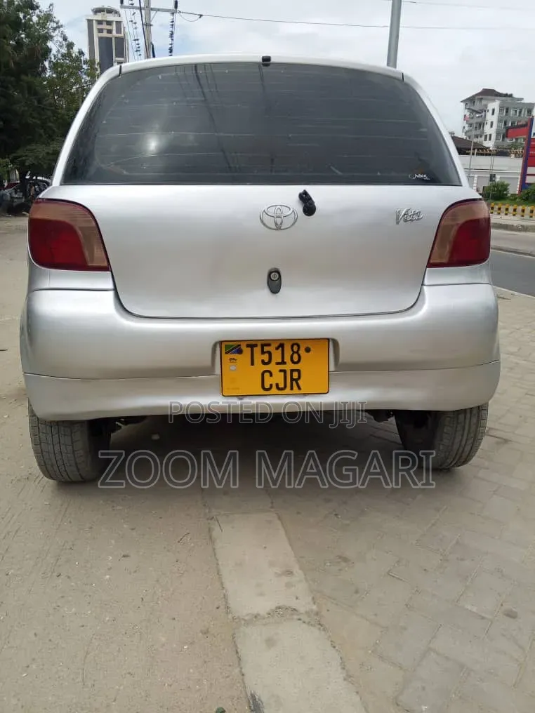 Toyota Vitz 2002 Pink