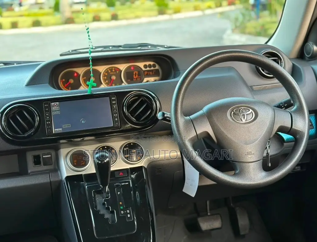 Toyota Corolla Rumion 2009 Black