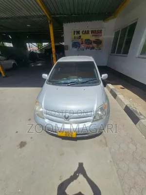 Toyota IST 2005 Silver