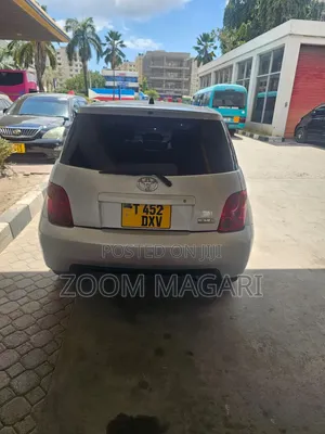Toyota IST 2005 Silver