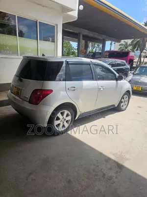 Toyota IST 2005 Silver