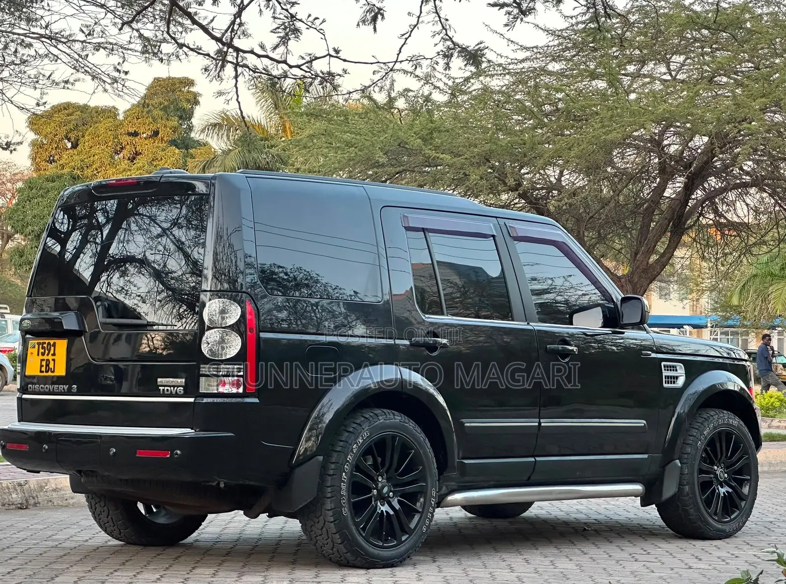 Land Rover Discovery 2010 Black