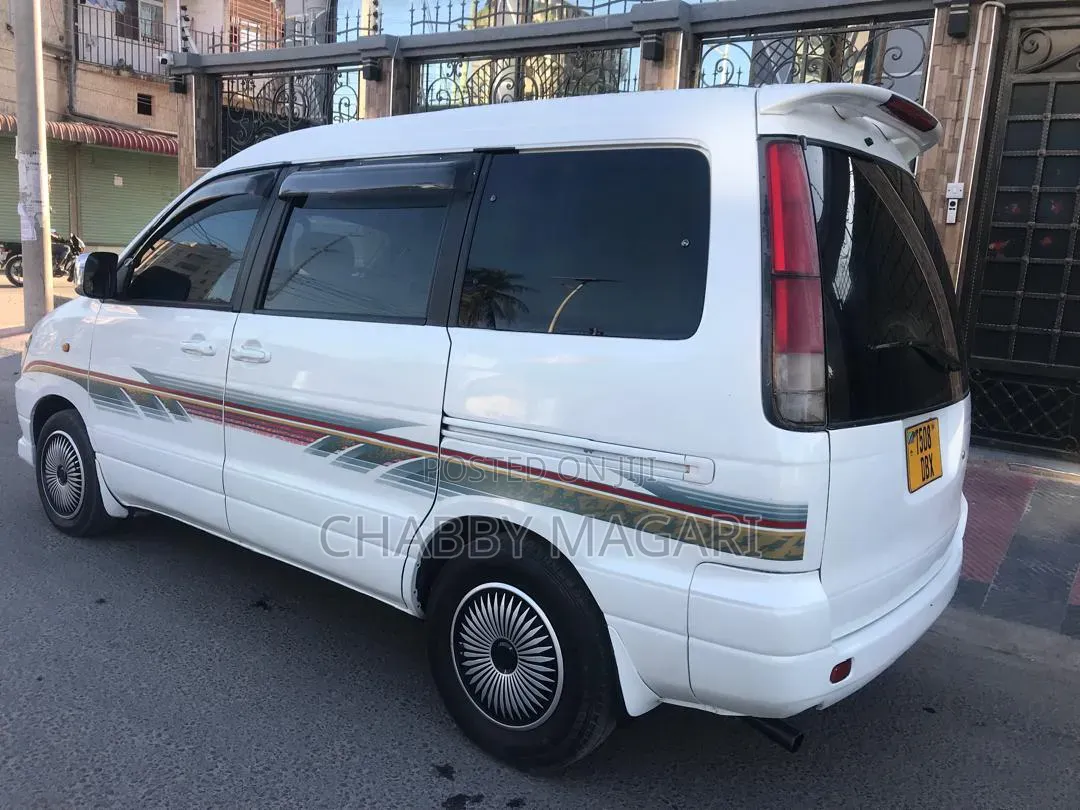 Toyota Noah 2001 Pearl