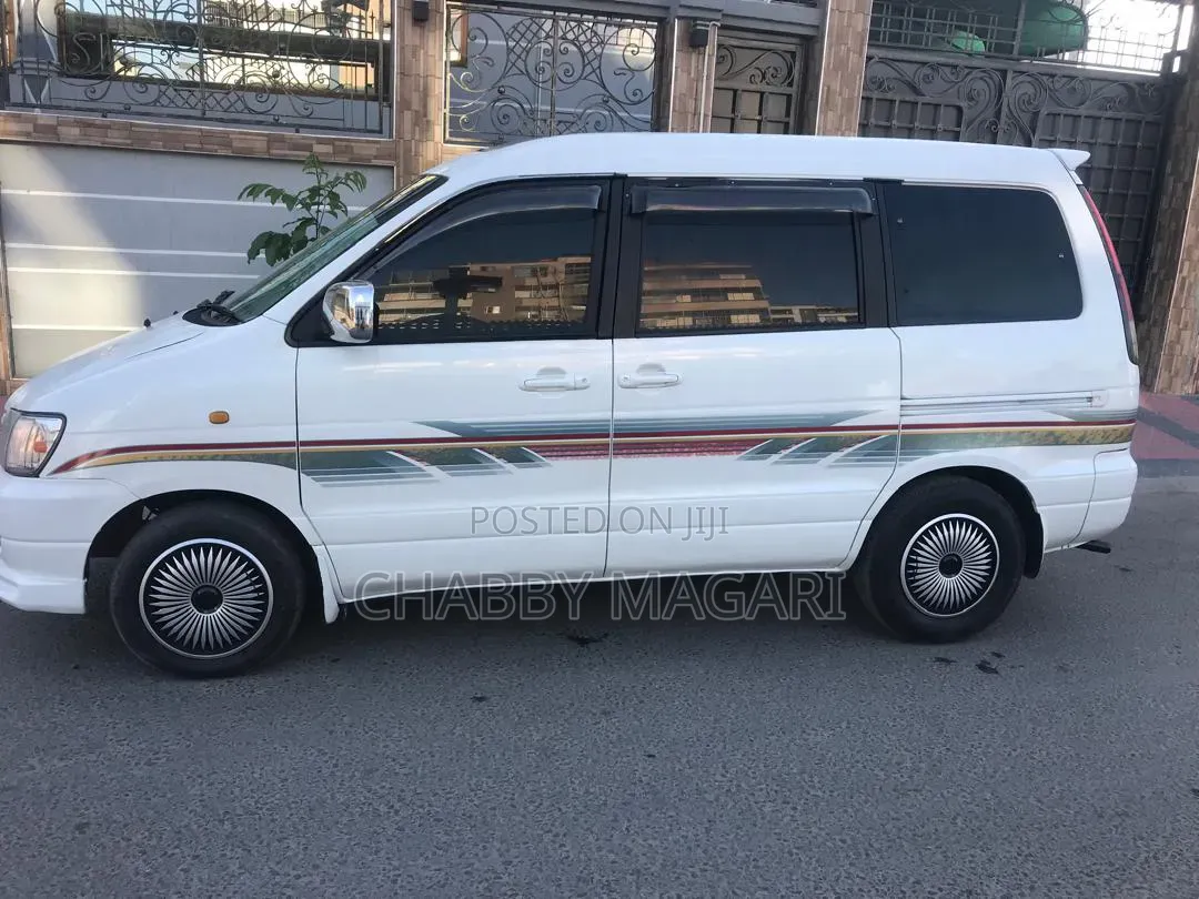 Toyota Noah 2001 Pearl