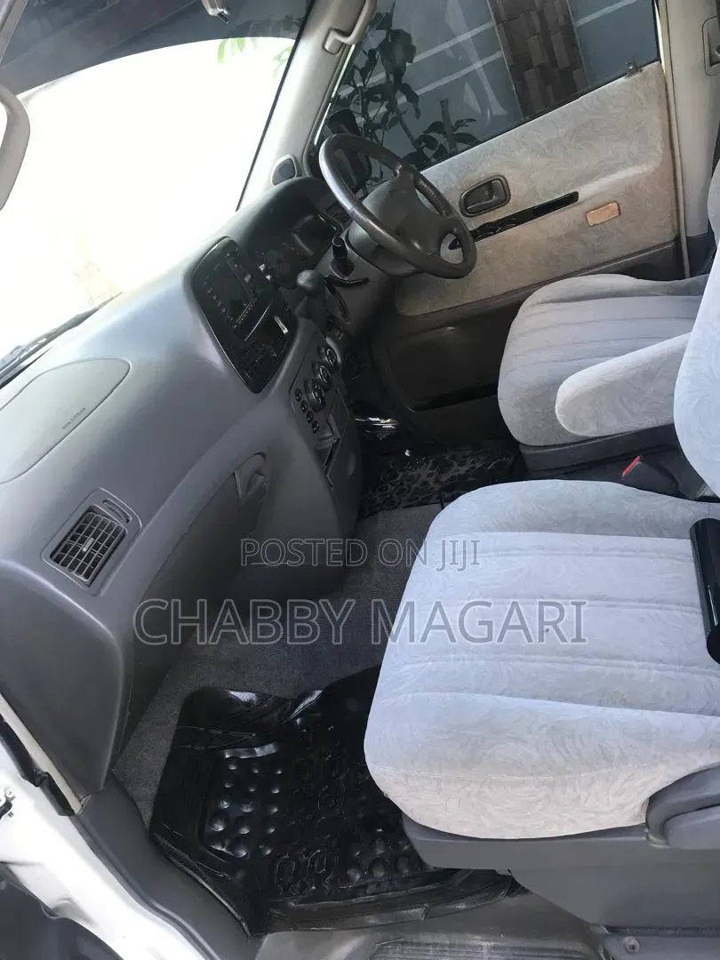 Toyota Noah 2001 Pearl