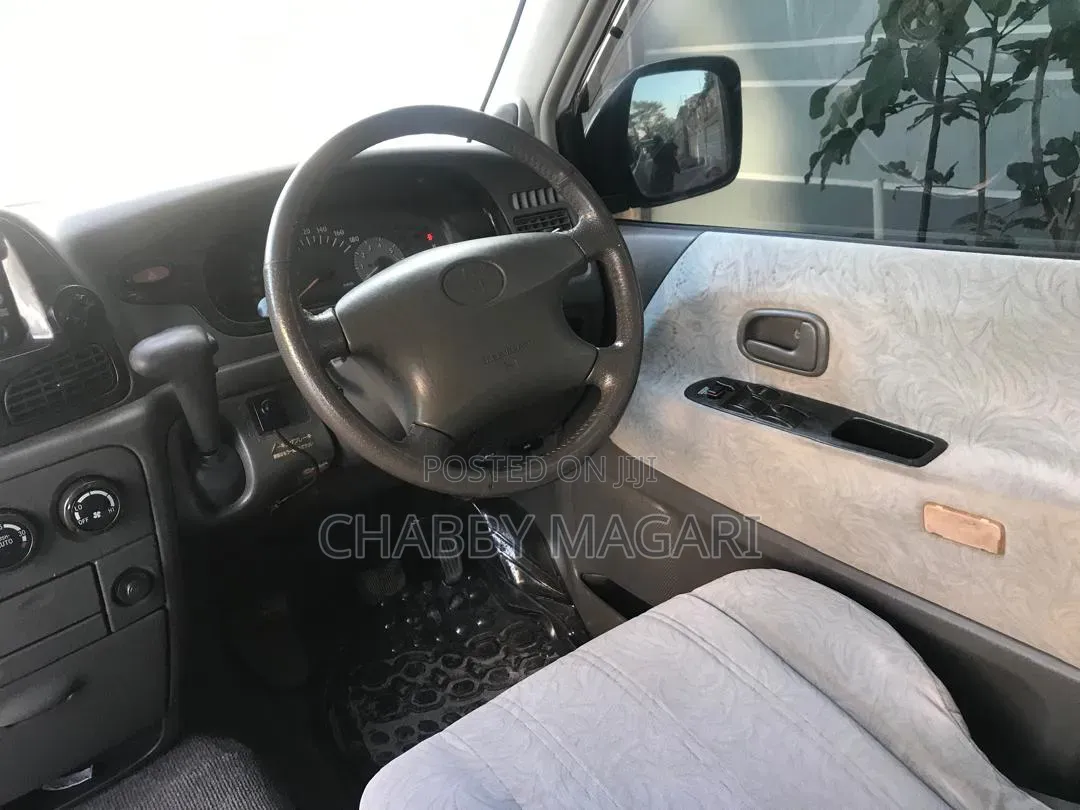 Toyota Noah 2001 Pearl