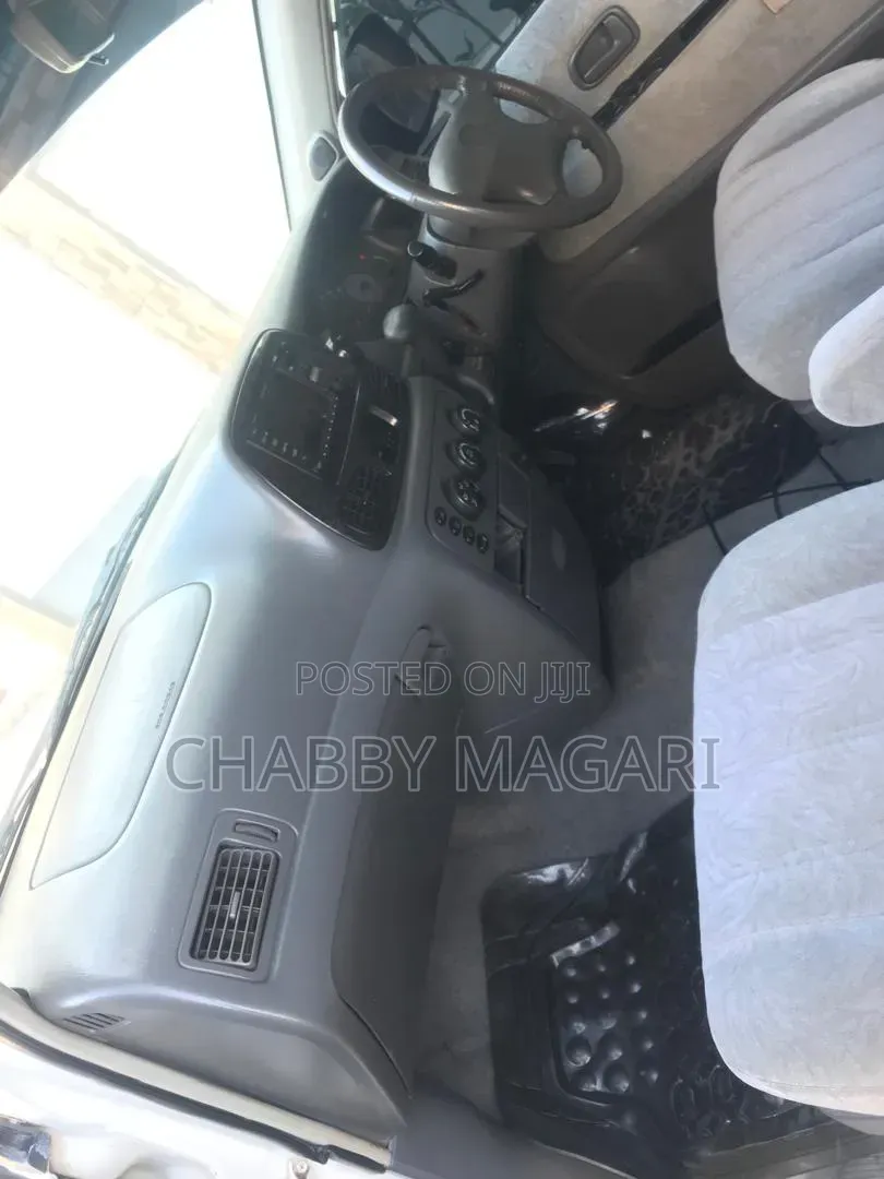Toyota Noah 2001 Pearl