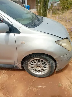 Toyota IST 2003 Silver