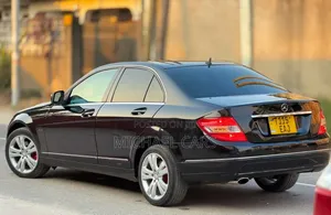 Mercedes-Benz C200 2010 Black