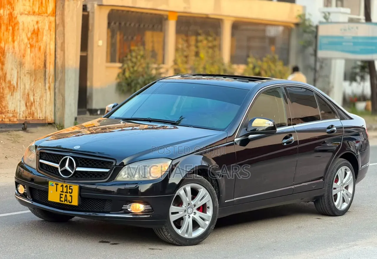 Mercedes-Benz C200 2010 Black