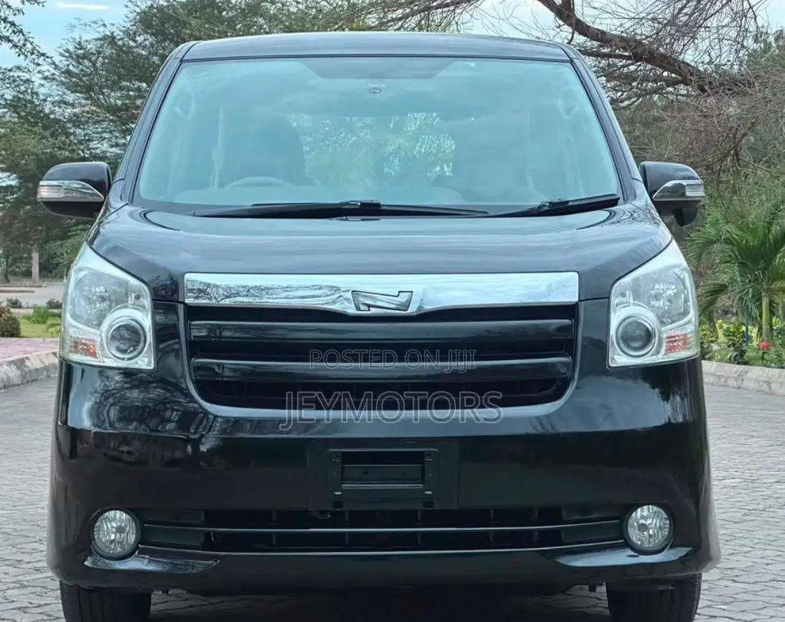 Toyota Noah 2009 Black