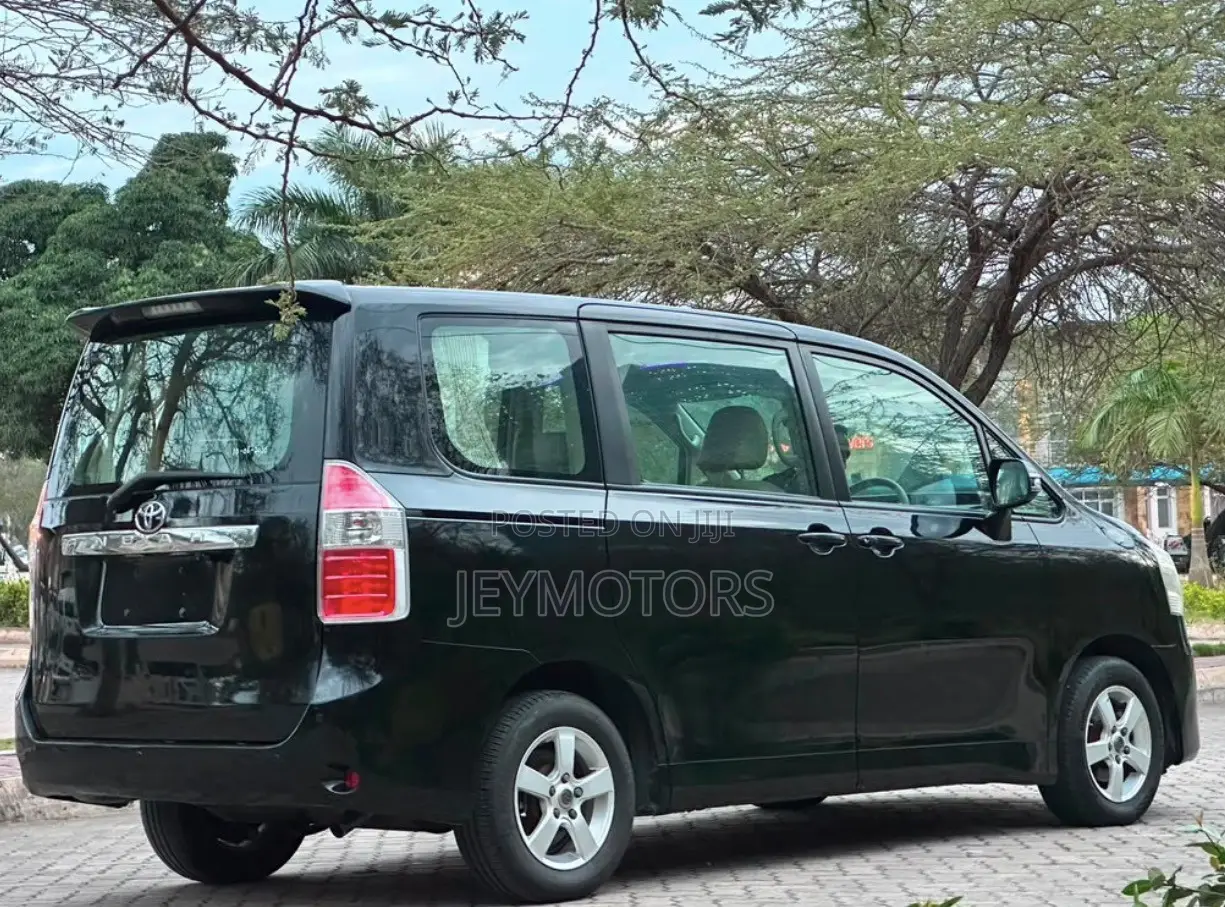 Toyota Noah 2009 Black