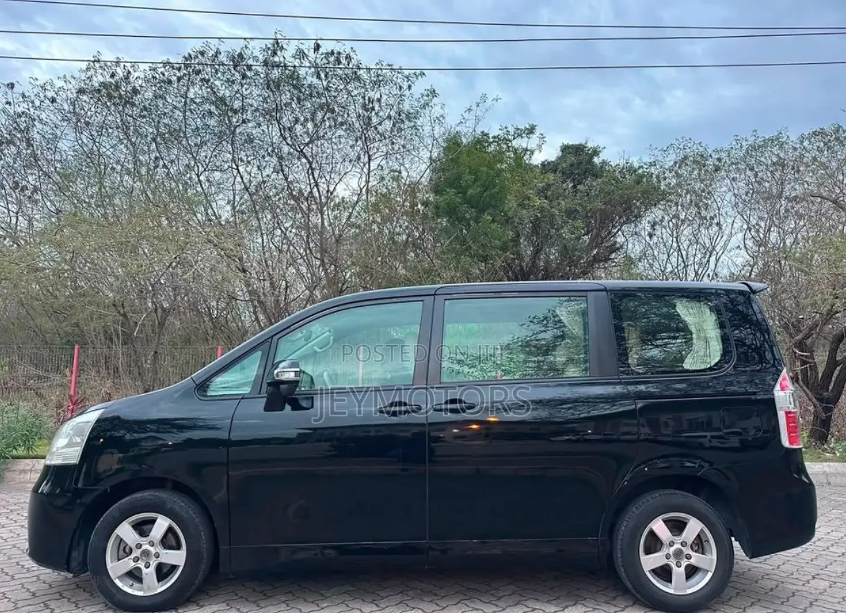 Toyota Noah 2009 Black