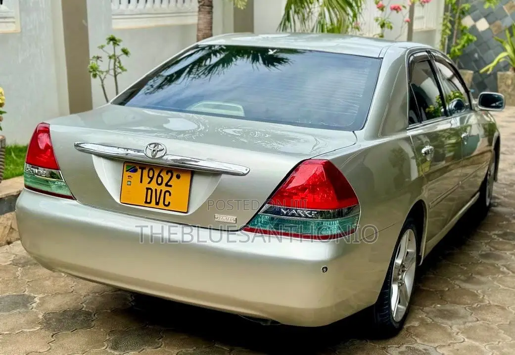Toyota Mark II 2004 Silver
