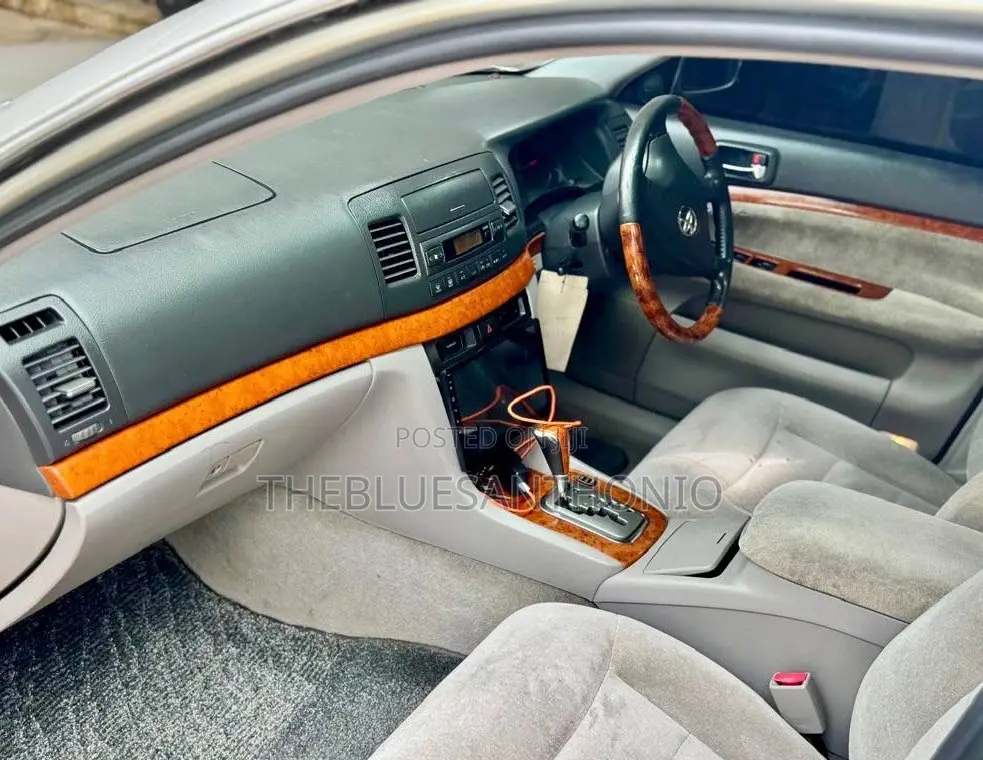 Toyota Mark II 2004 Silver