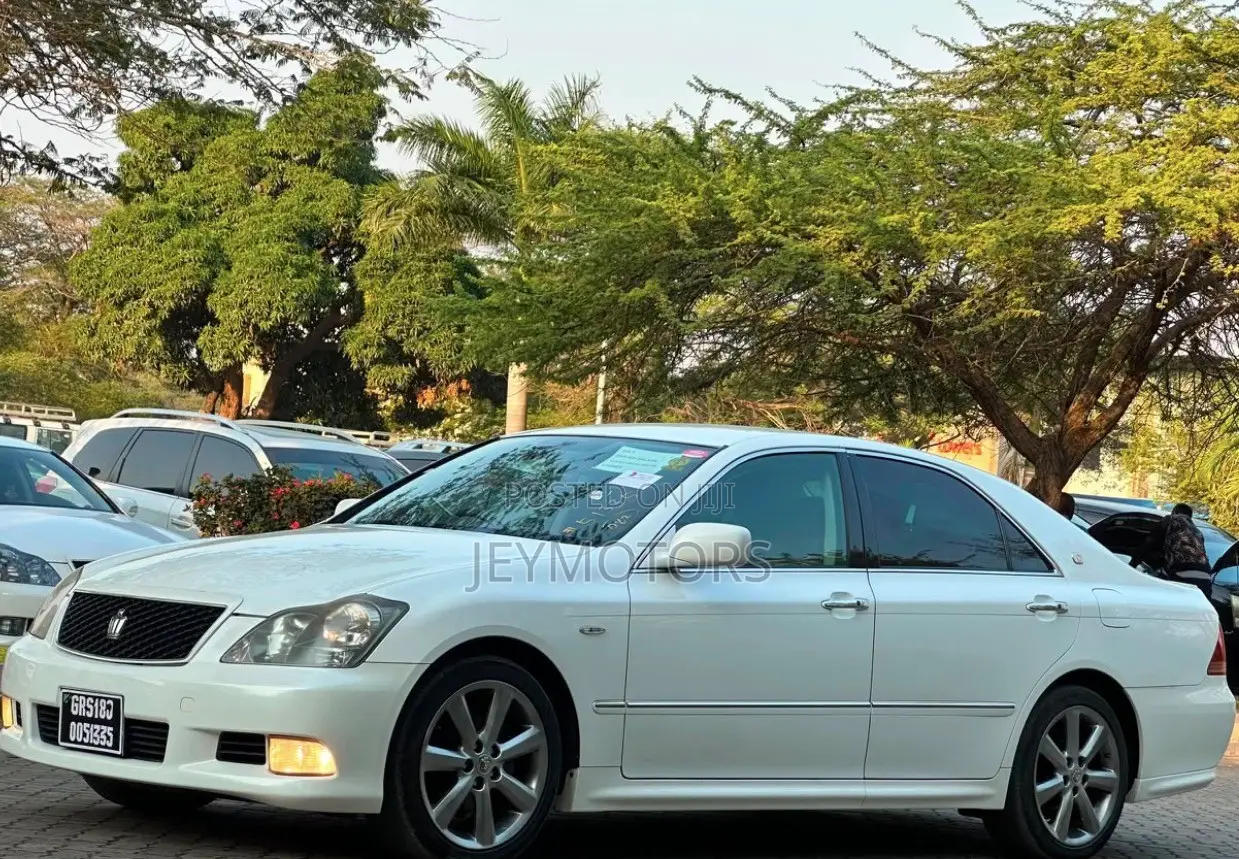 Toyota Crown 2006 White