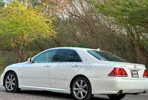 Toyota Crown 2006 White