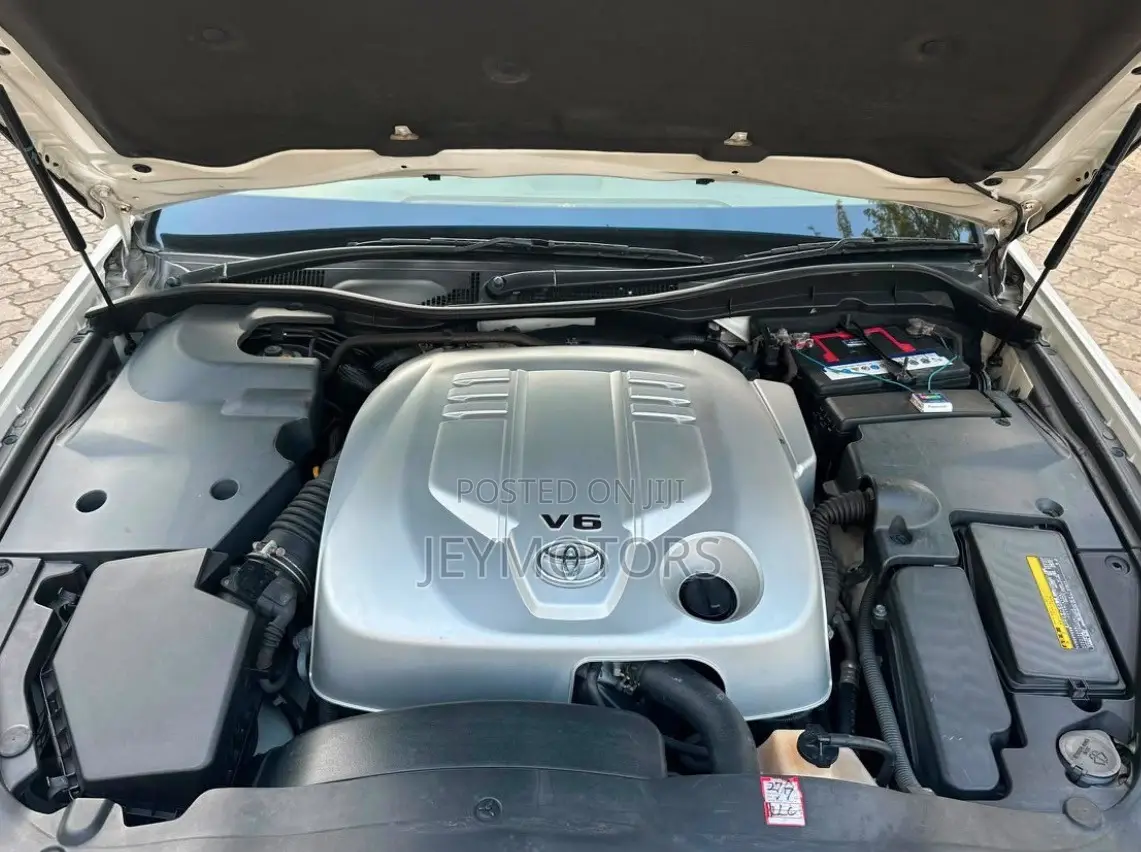 Toyota Crown 2006 White