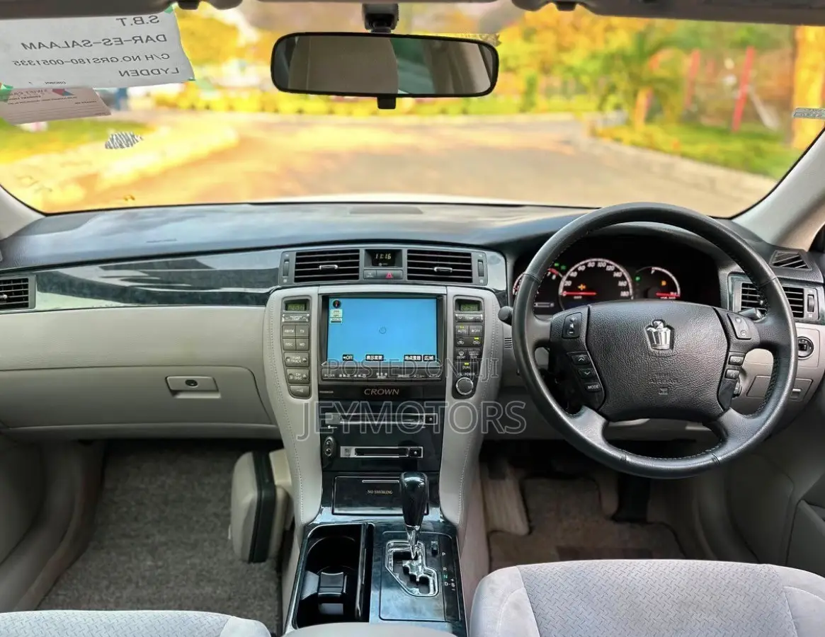Toyota Crown 2006 White