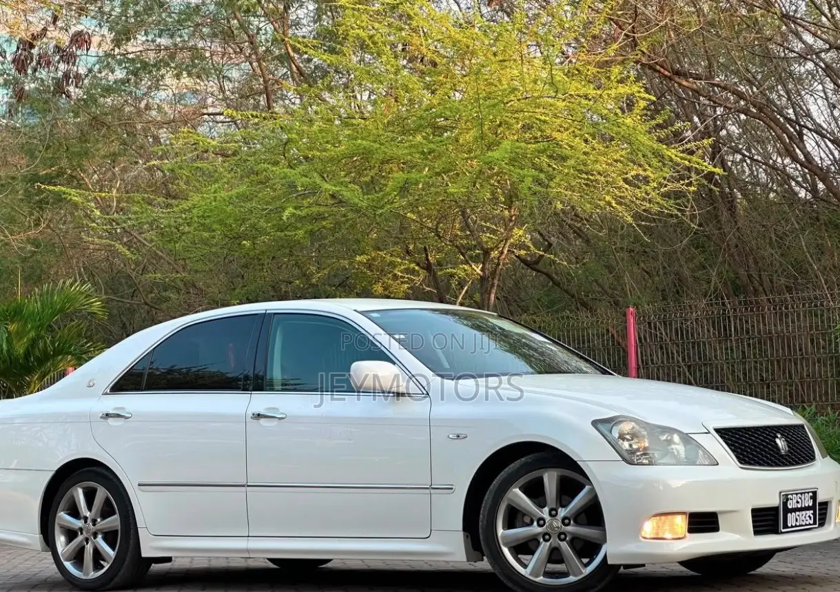 Toyota Crown 2006 White