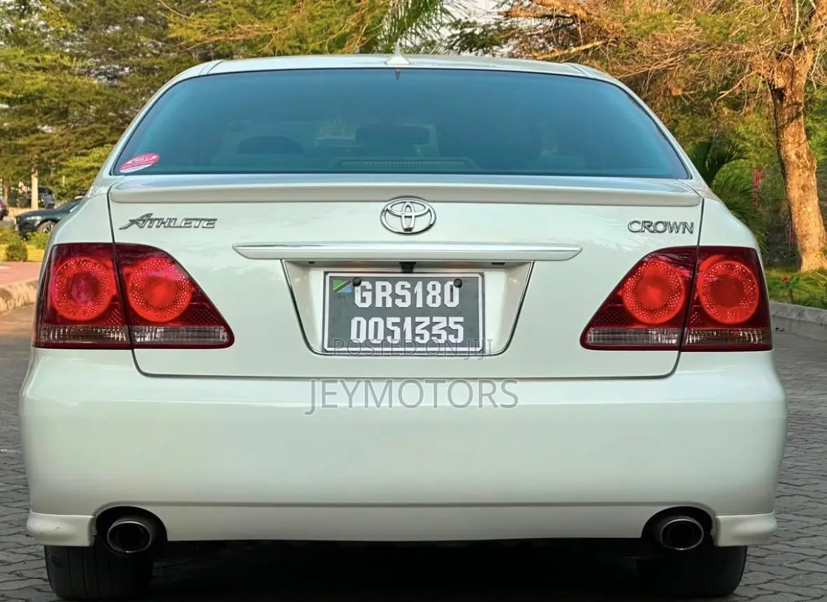 Toyota Crown 2006 White