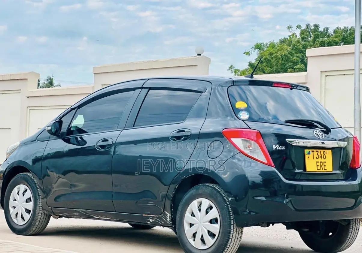 Toyota Vitz 2011 Black