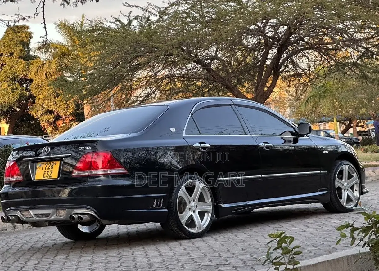 Toyota Crown 2004 Black