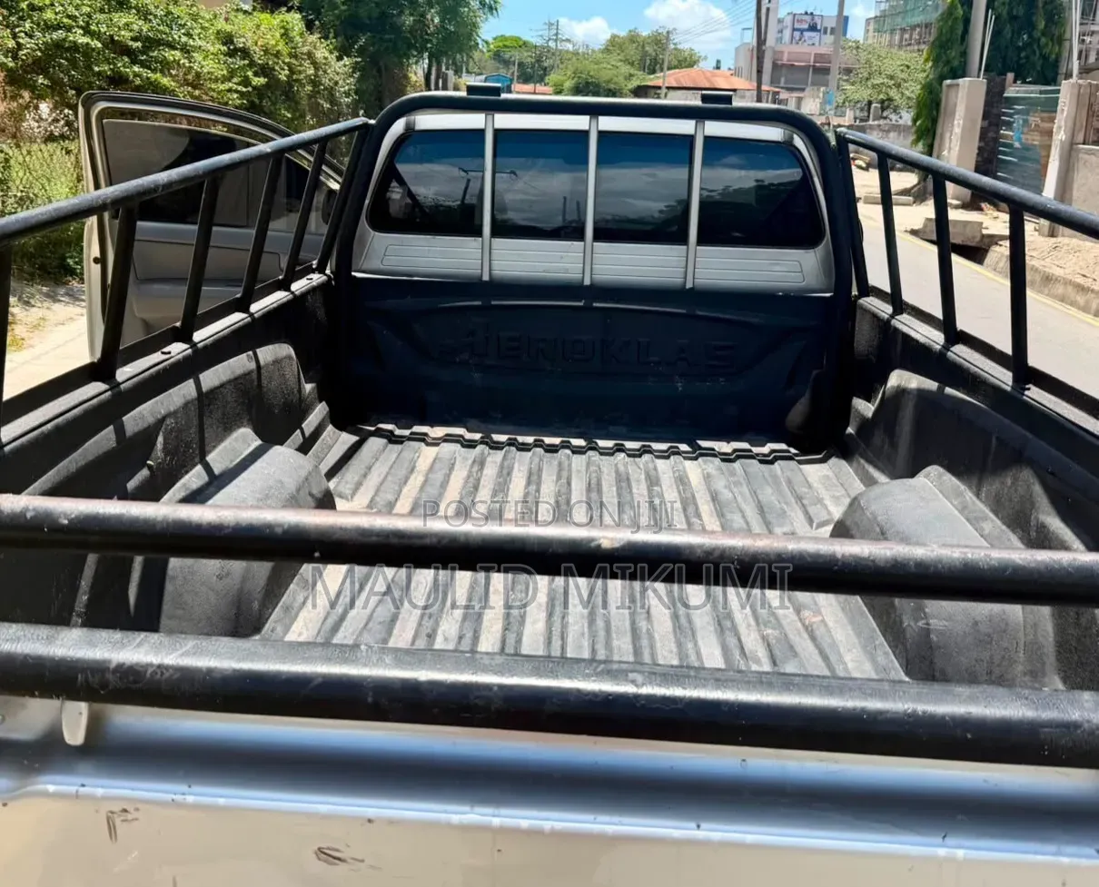 Toyota Hilux 2007 Silver