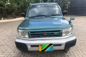 Mitsubishi Pajero IO 2003 Green
