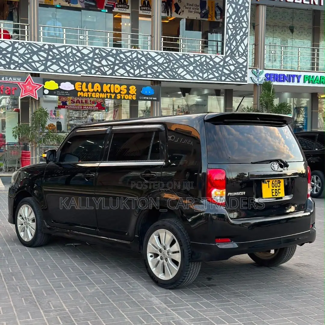 Toyota Corolla Rumion 2010 Black