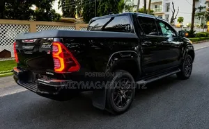 Toyota Hilux 2022 Burgundy