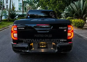Toyota Hilux 2022 Burgundy