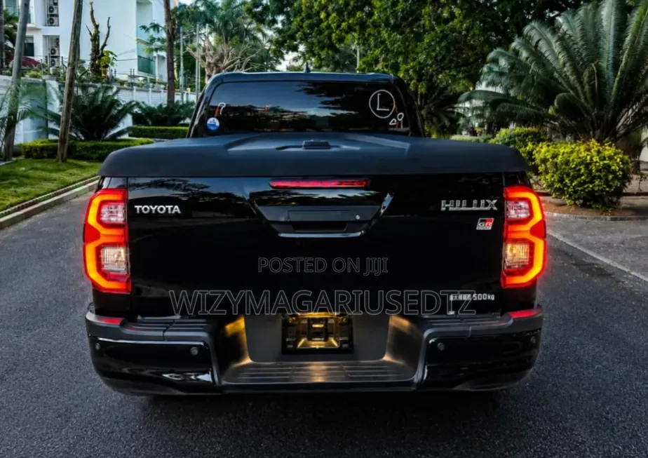 Toyota Hilux 2022 Burgundy