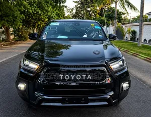 Toyota Hilux 2022 Burgundy
