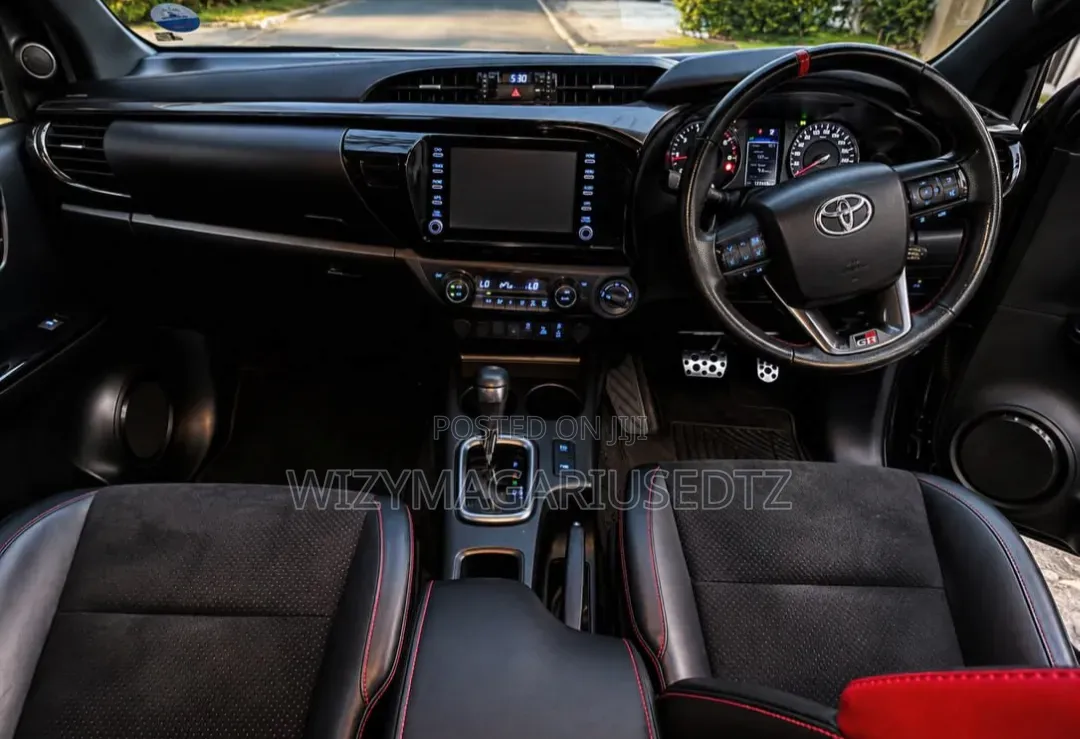 Toyota Hilux 2022 Burgundy