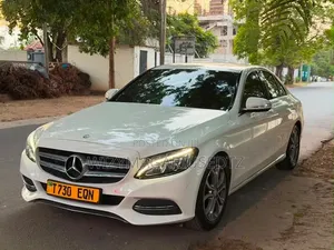 Mercedes-Benz C-Class 2015 Off white