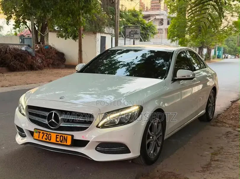 Mercedes-Benz C-Class 2015 Off white