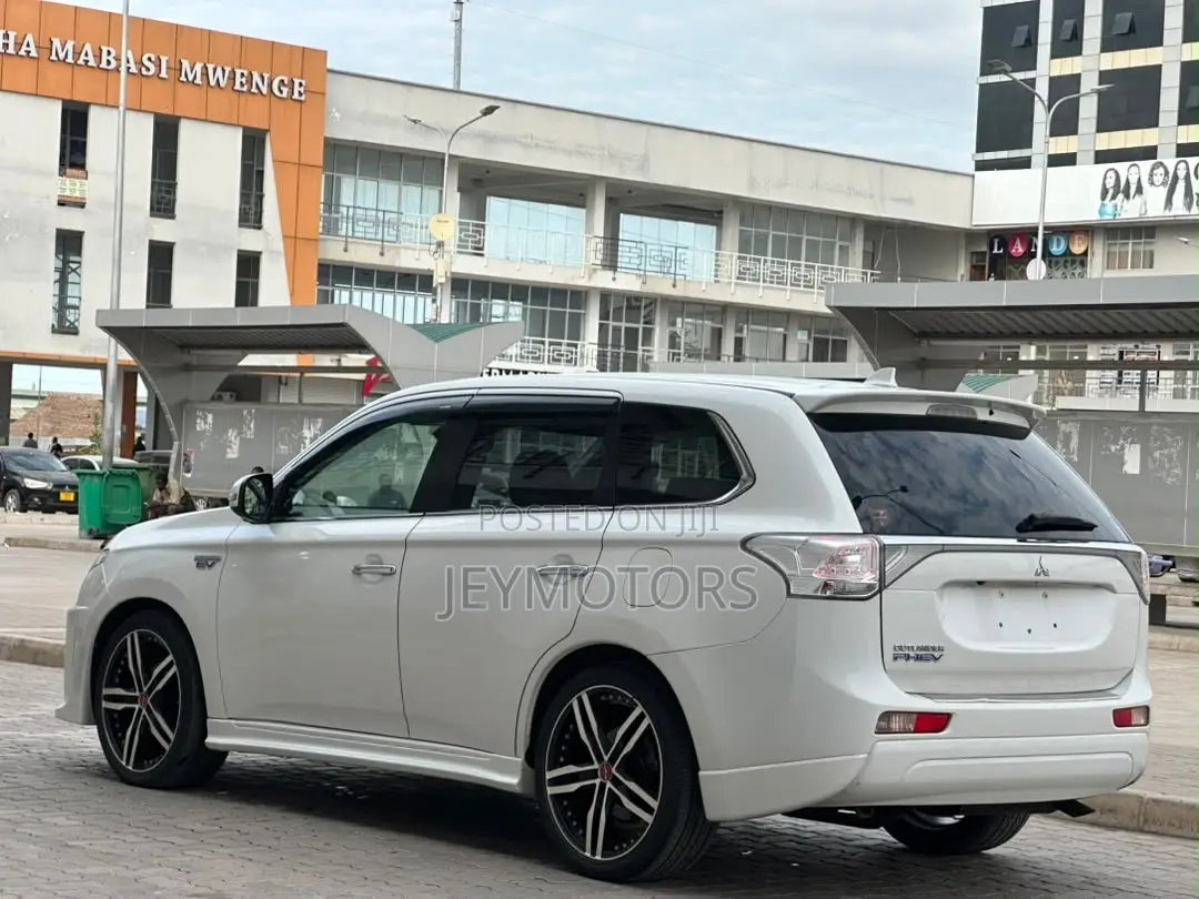 Mitsubishi Outlander 2013 White
