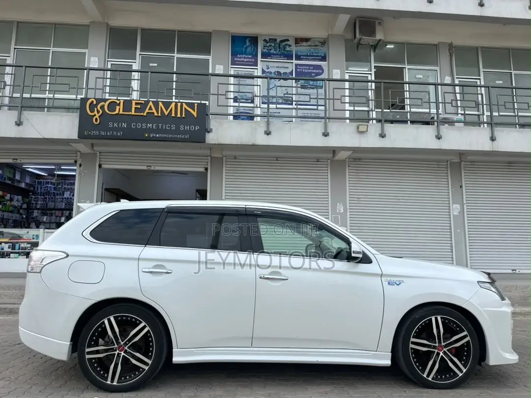 Mitsubishi Outlander 2013 White