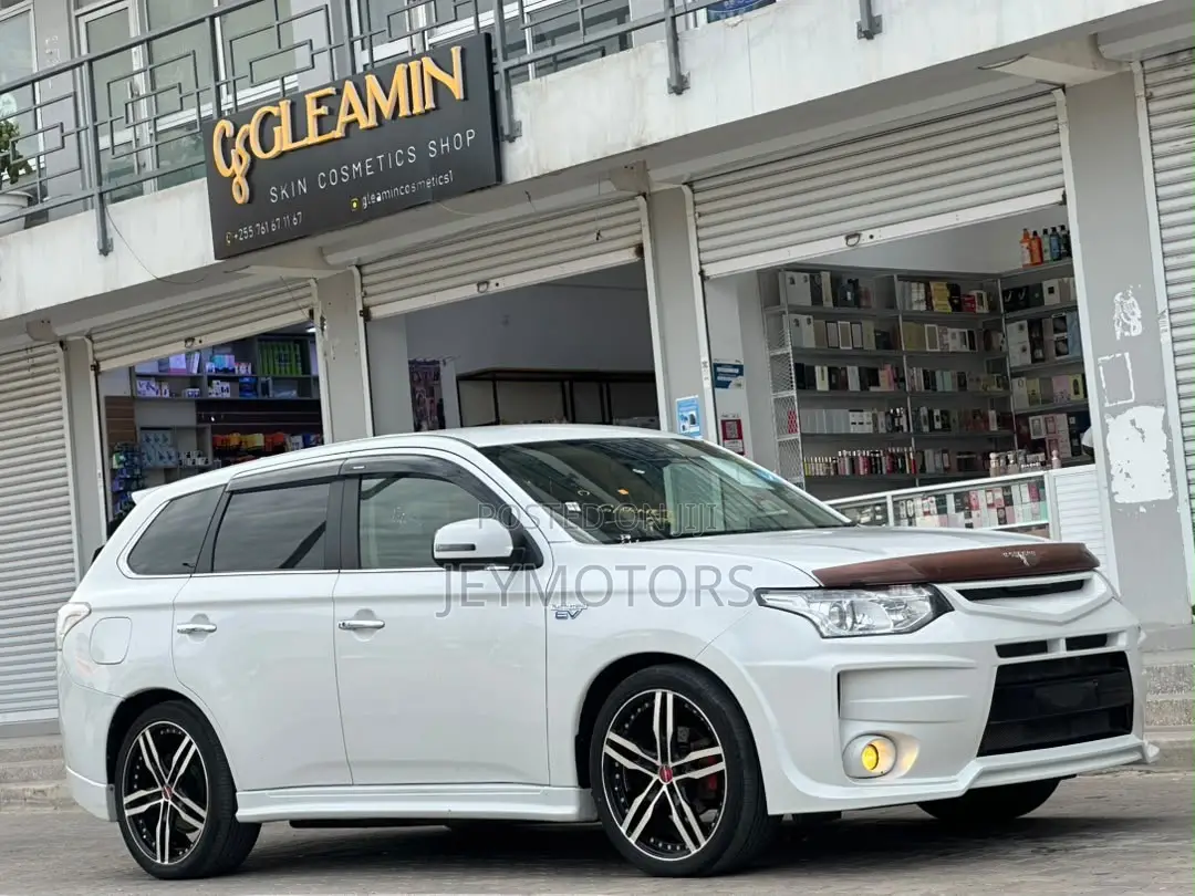 Mitsubishi Outlander 2013 White