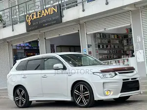 Mitsubishi Outlander 2013 White