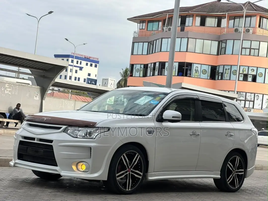 Mitsubishi Outlander 2013 White