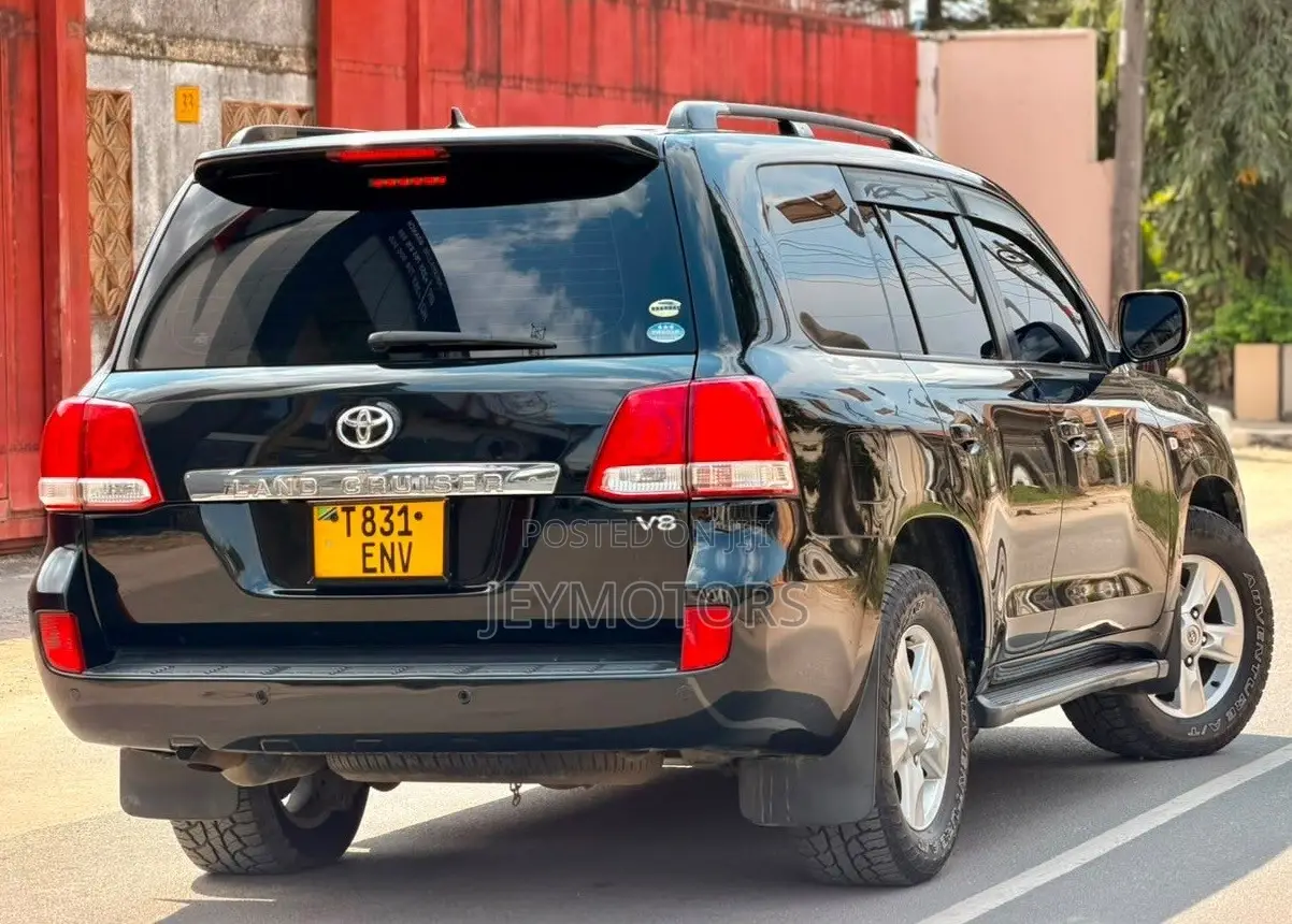 Toyota Land Cruiser 2010 Black