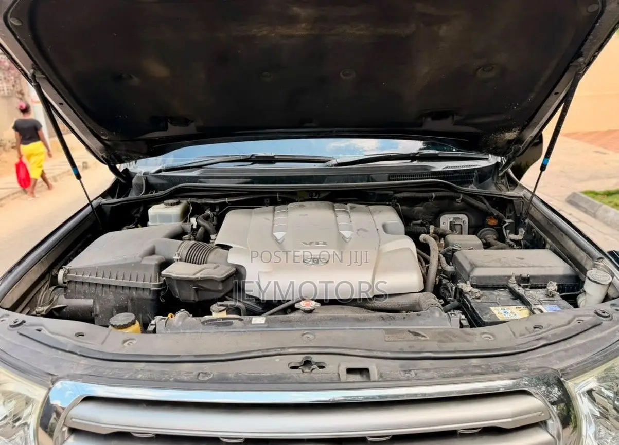 Toyota Land Cruiser 2010 Black