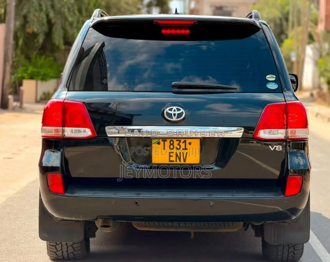 Toyota Land Cruiser 2010 Black