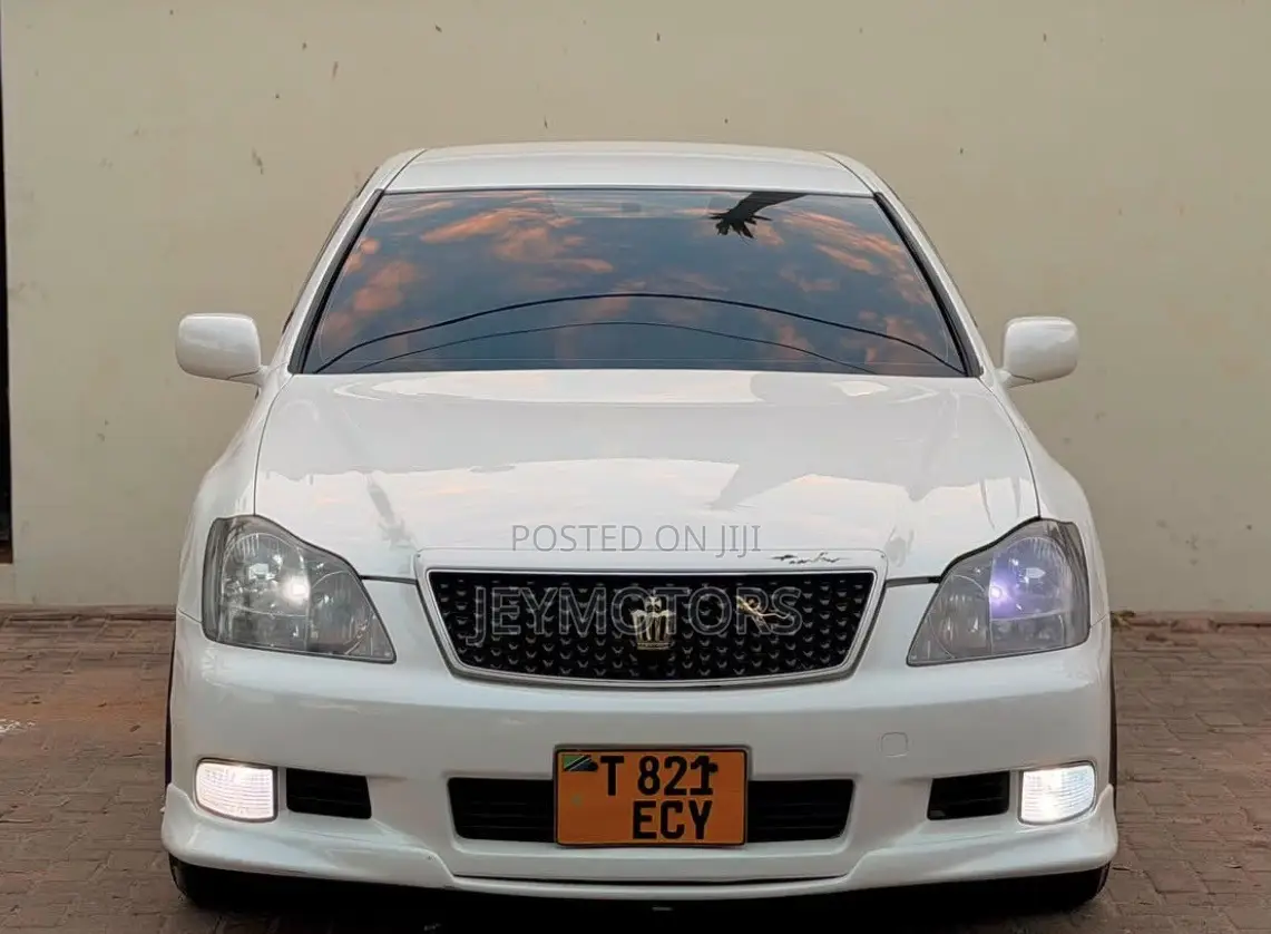 Toyota Crown 2006 White